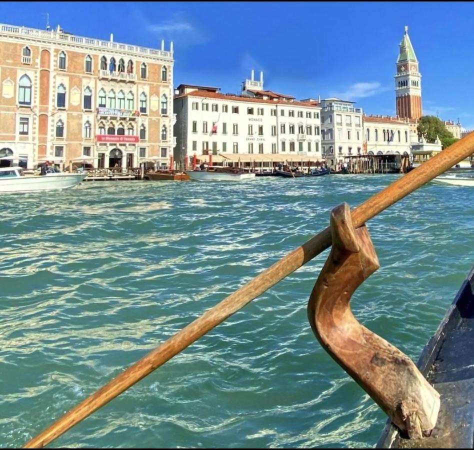 Apt Teatro Venesia Bagian luar foto