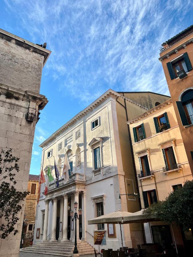 Apt Teatro Venesia Bagian luar foto